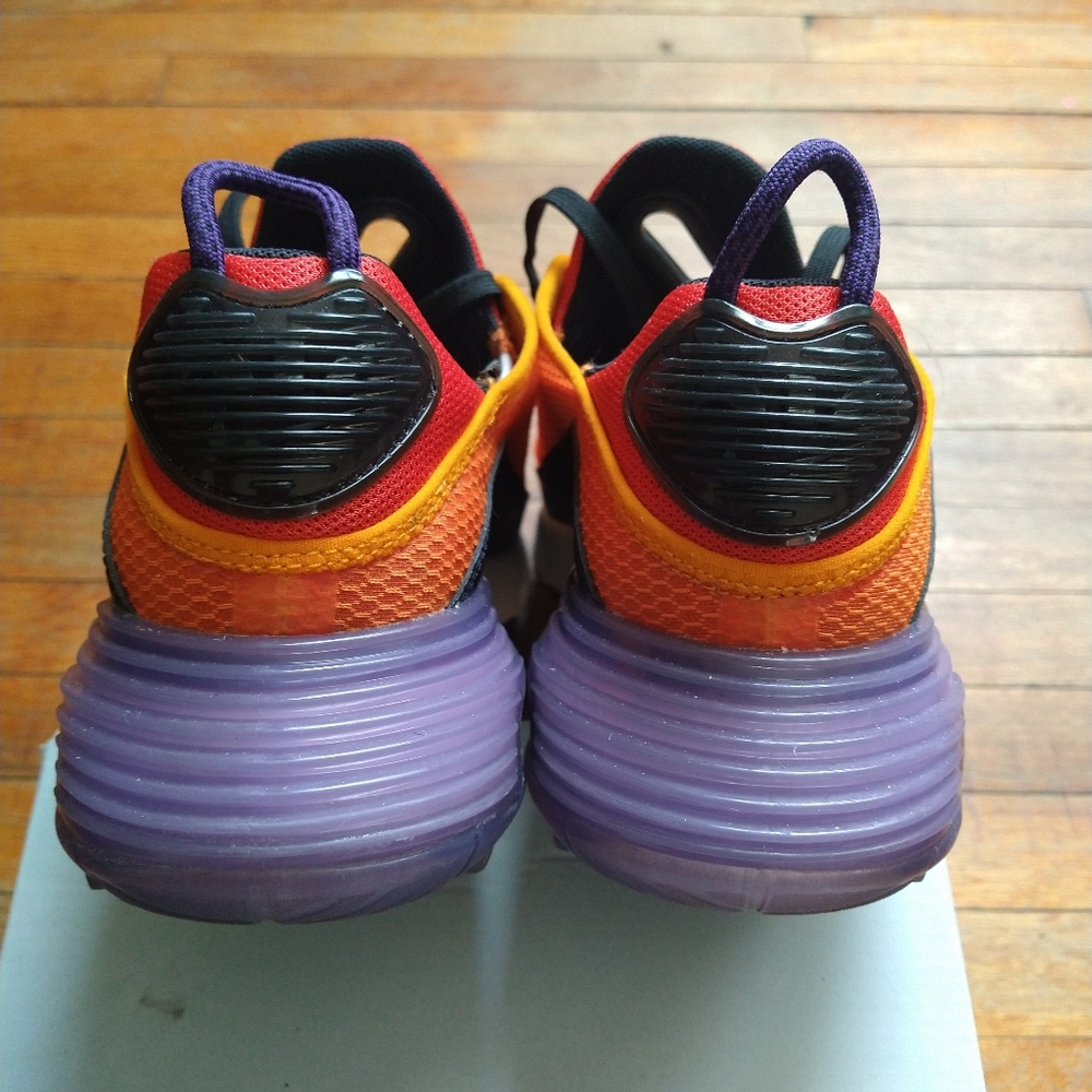 Nike - Picture 3 of 6